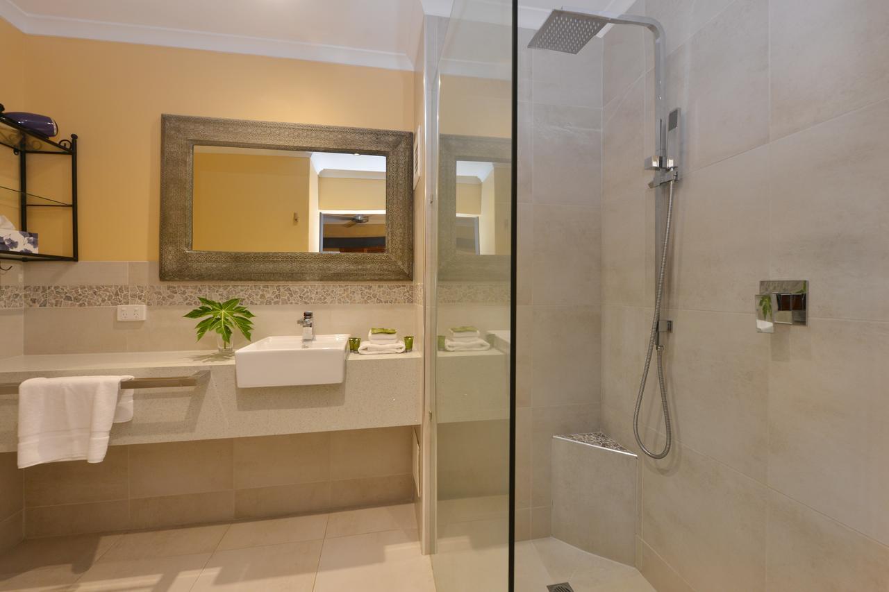 Seascape Apartments At Villa San Michele Port Douglas Buitenkant foto