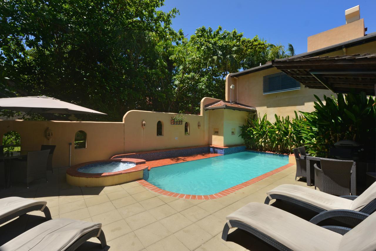 Seascape Apartments At Villa San Michele Port Douglas Buitenkant foto